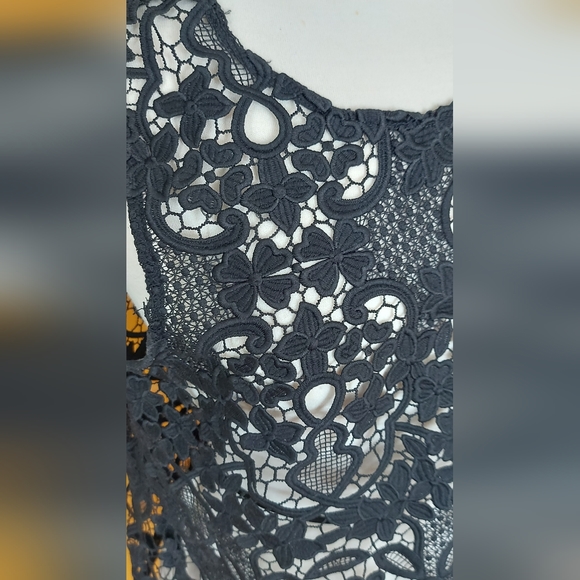 Beautiful Lace Tank Top - Picture 2 of 11